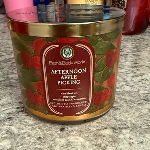 Bath & Body Works Afternoon Apple Picking Candle - NWT - Never Used - Brand New